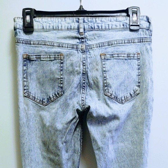 DIVIDED BY H&M DISTRESSED/RIPPED SKINNY LEG FADED DENIM BLUE JEANS LIGHT WASH 8 - Picture 4 of 12